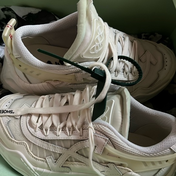 Off-White sneakers - Picture 1 of 6